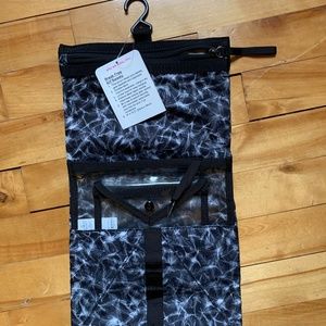 Lululemon Break Free Kit Sweaty Cosmetic Plume